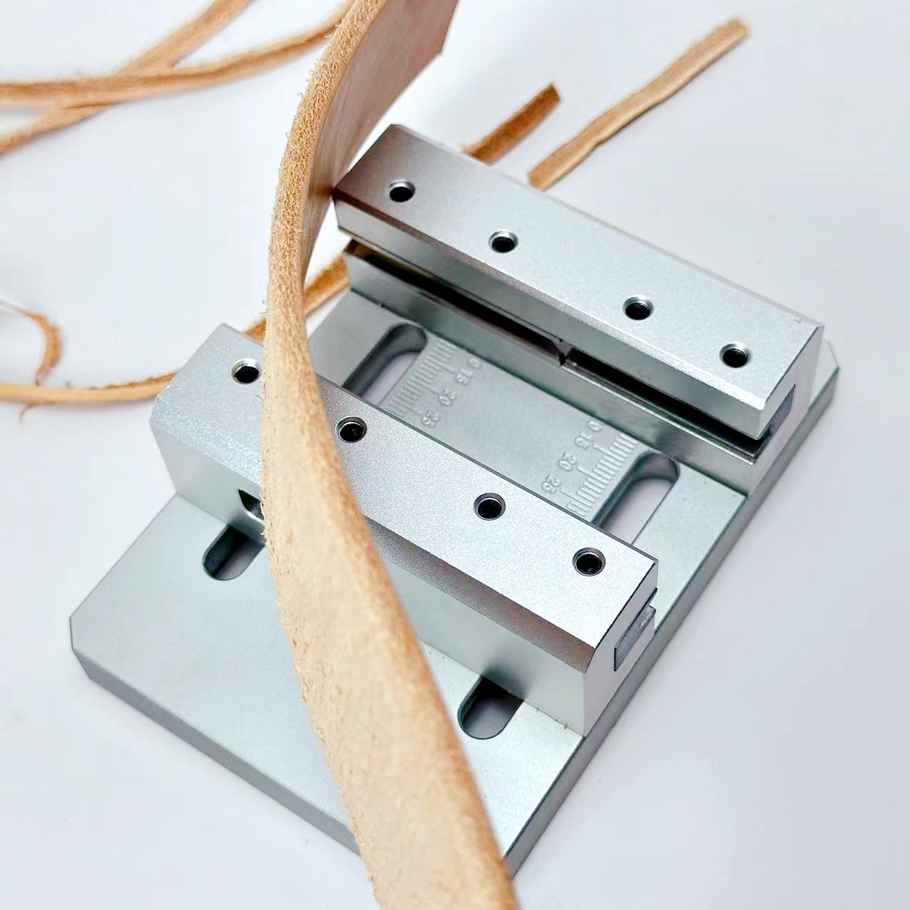 Craft Tools - Gürtelkanten-Trimmmaschine, halbkreisförmiger Gürtelkantenformer, Gürtelstreifen-Kantenformer, DIY-Lederkantenformer, Lederbearbeitungswerkzeuge