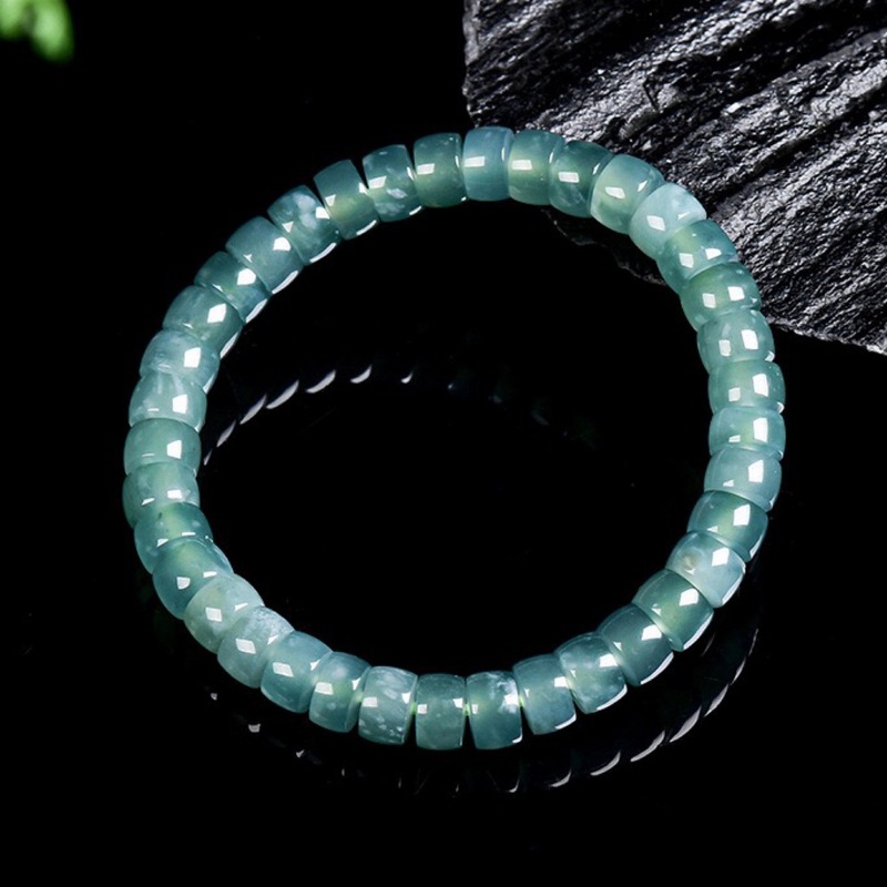Natürlicher Jadeit der Klasse  – Beading Bewertung und Preis